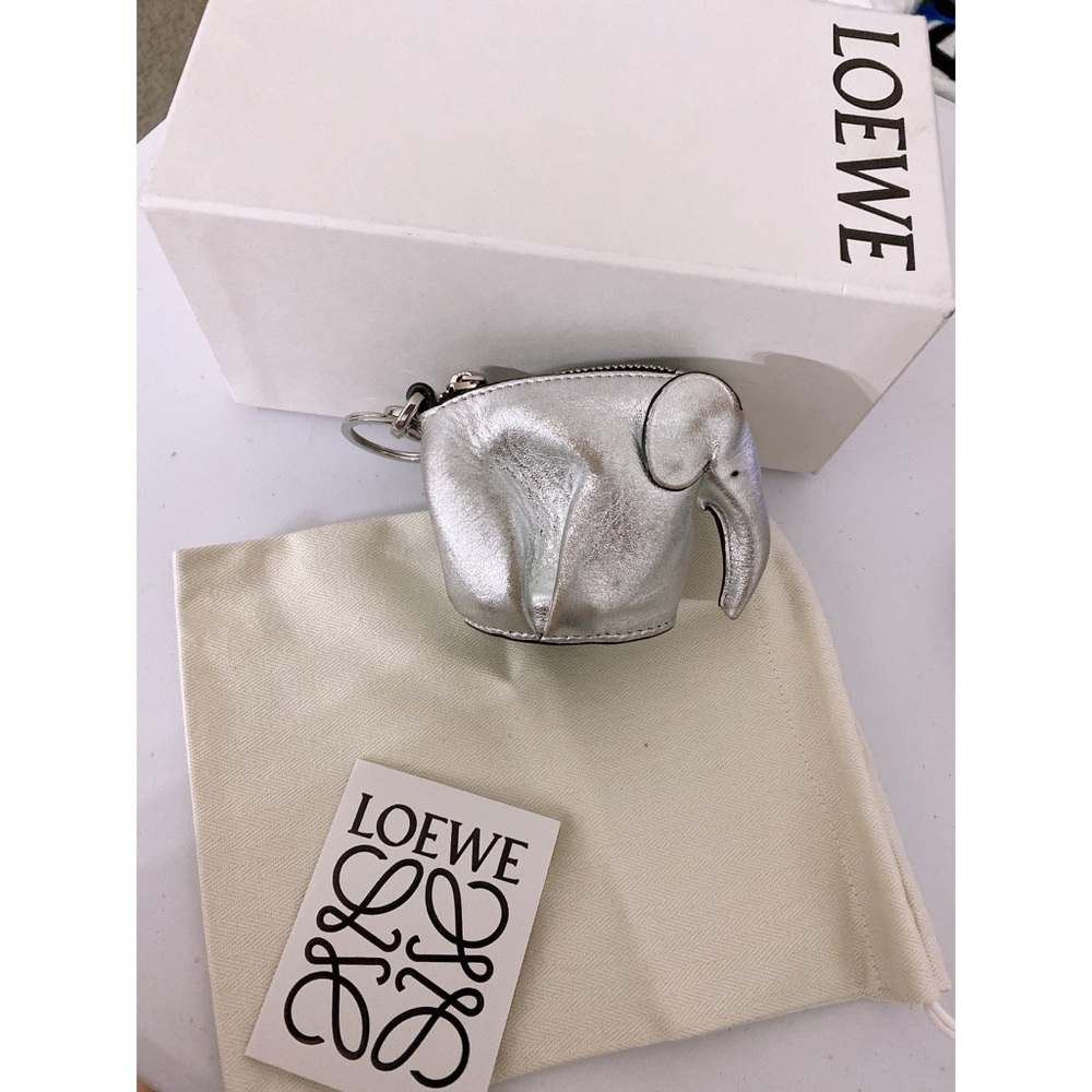 LOEWE elephant charm